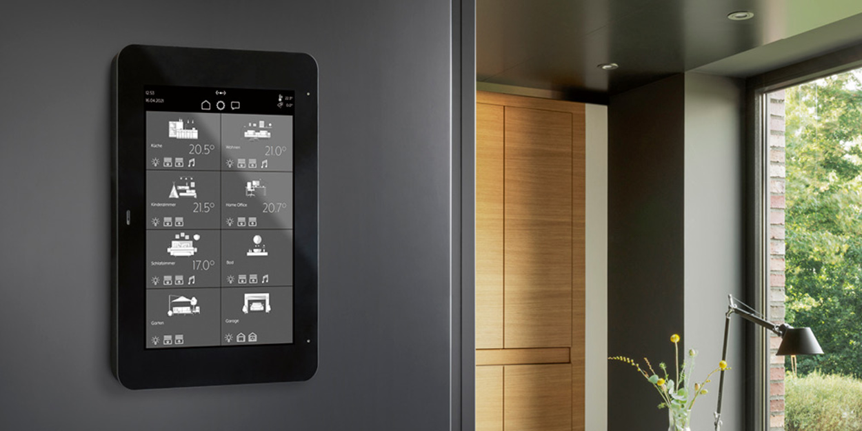 JUNG Smart Panel 8 bei Montagebau Kiss e.K. in Karlstadt